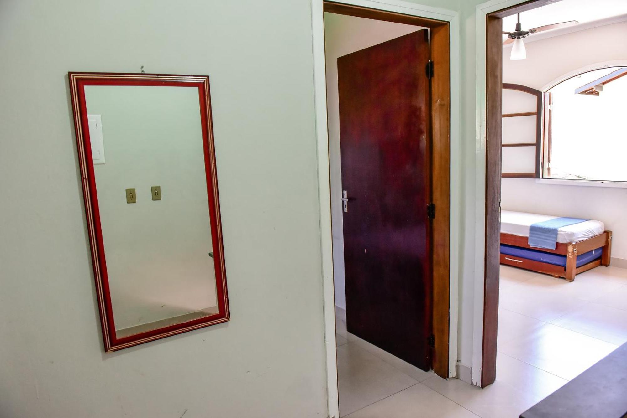 Chalés por temporada no Villagio Santa Mônica, em Caraguatatuba Habitación foto
